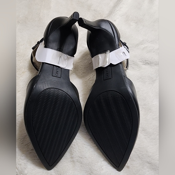 Bandolino Black Heels with Pointed Toe and Ankle Strap Size 9 - Picture 3 of 4